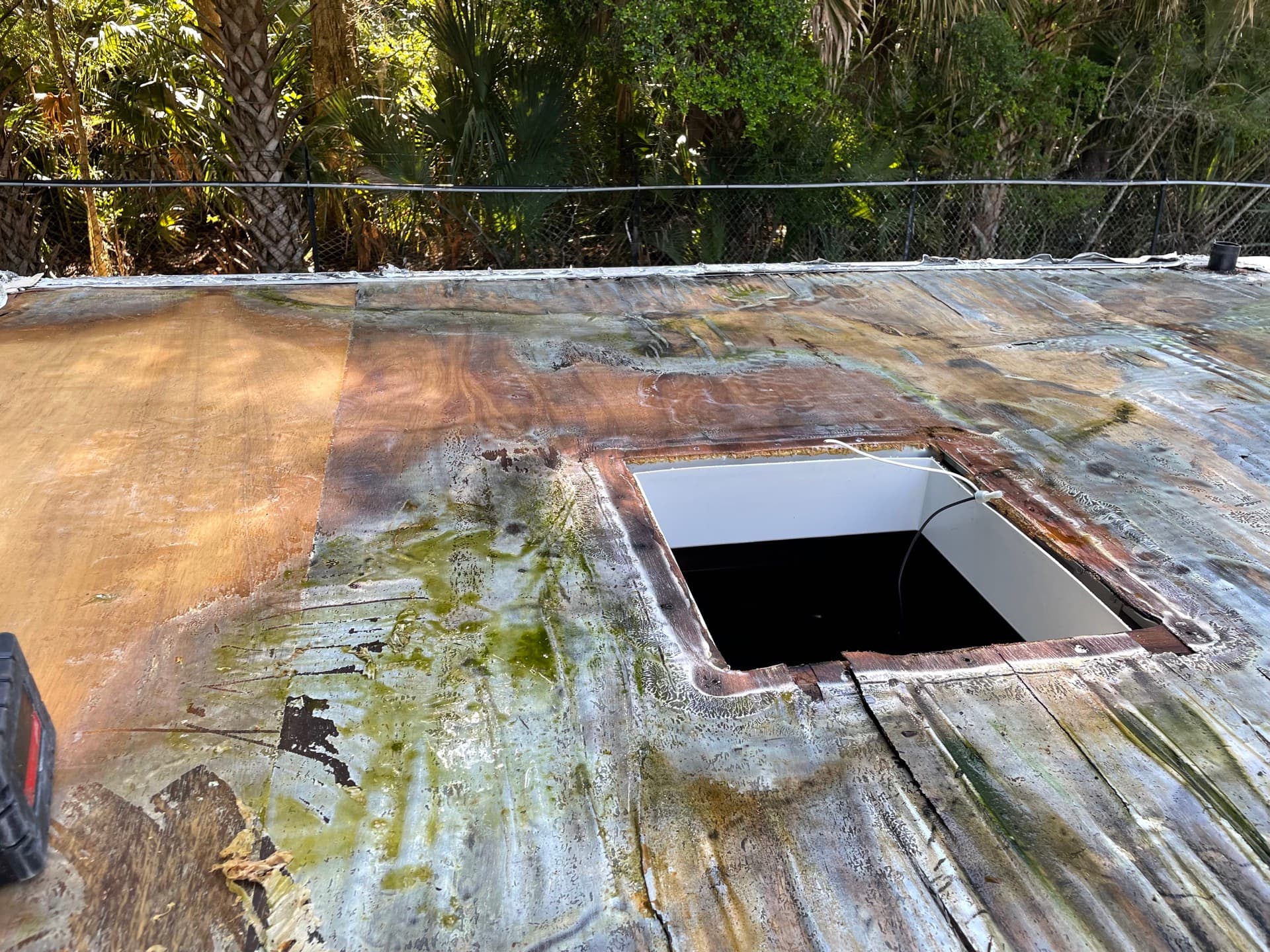Worn RV roof before replacement