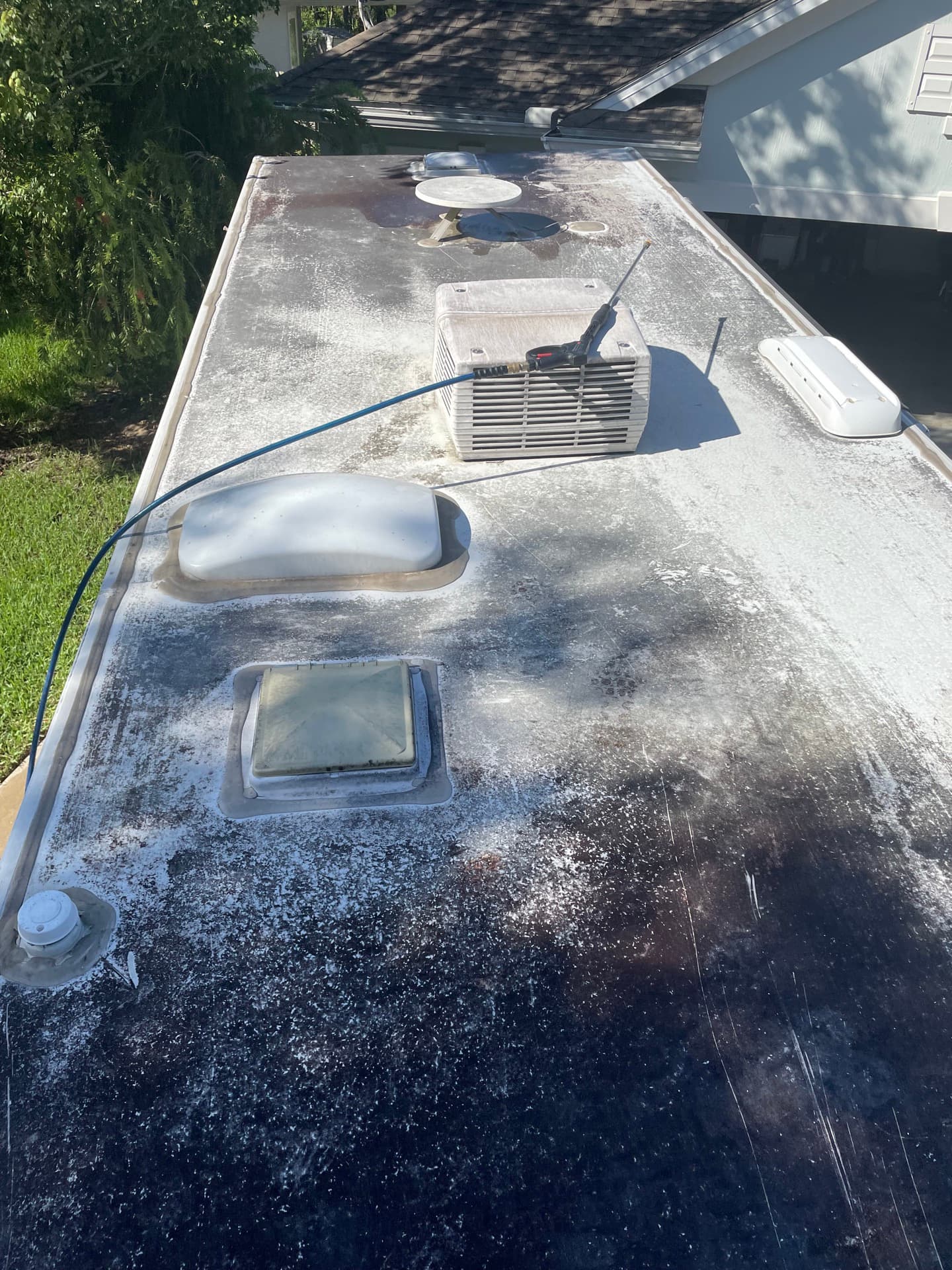 RV roof before cleaning